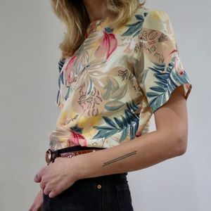 Short Sleeve Vintage Top w Tropical Pattern